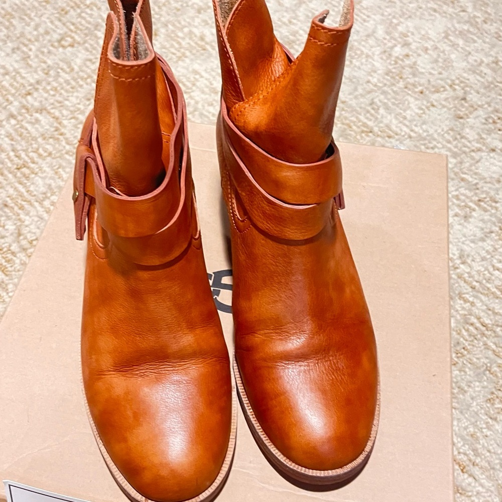 Ugg Elora boots in chestnut